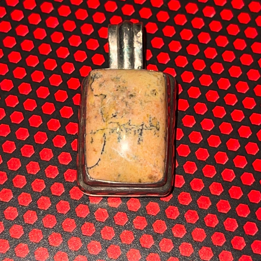 ✨3/$45✨ pendant